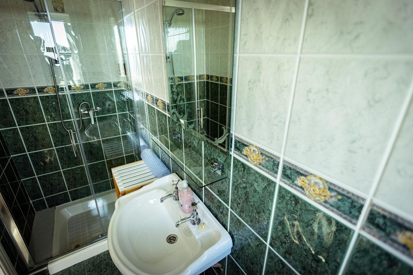 The View Bed & Breakfast Лехинч Екстериор снимка