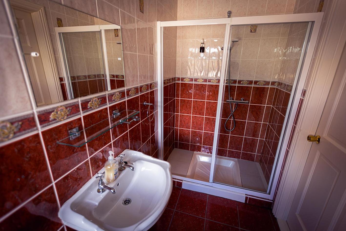 The View Bed & Breakfast Лехинч Екстериор снимка