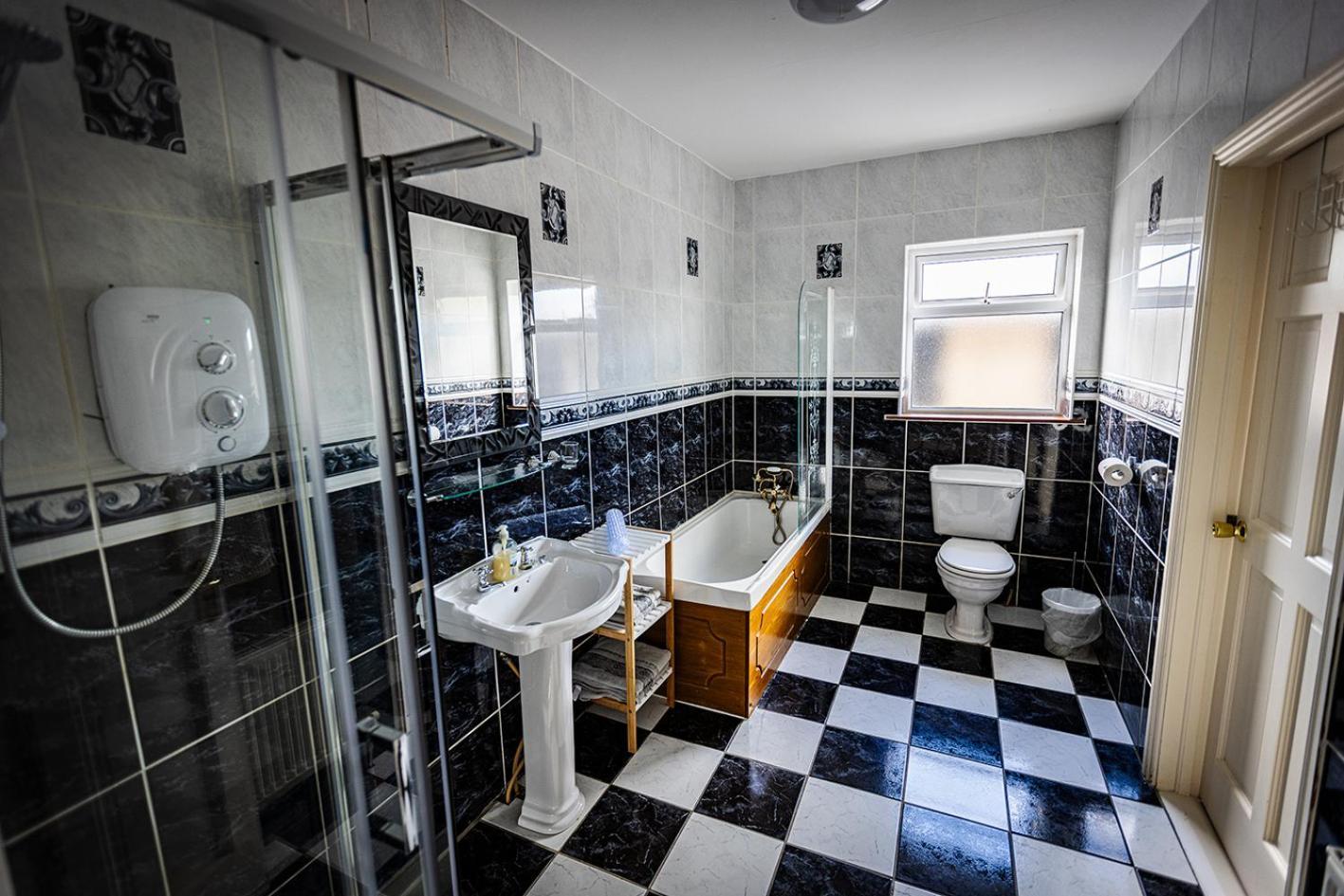 The View Bed & Breakfast Лехинч Екстериор снимка